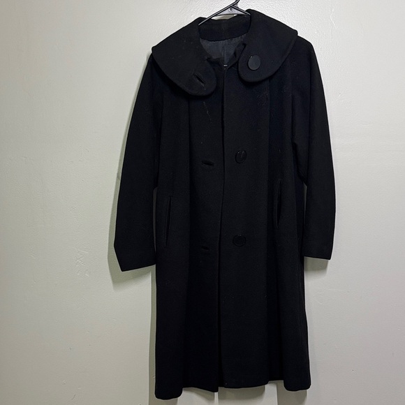 Chic Black Overcoat with Button Accents - Picture 1 of 9